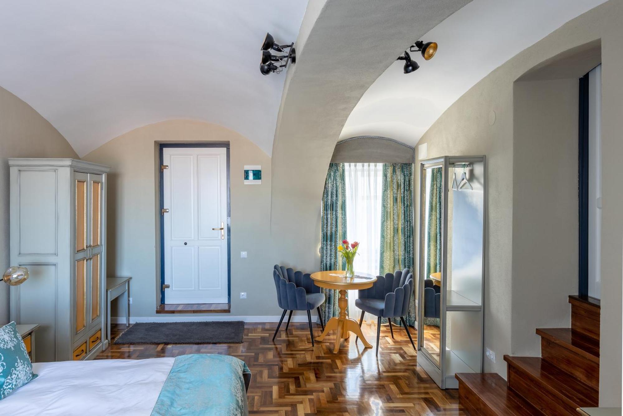 Magister Seven Bed & Breakfast Sibiu Exterior photo